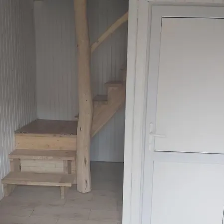 сосновий двір Lägenhet Verkhneye Sinevidnoye